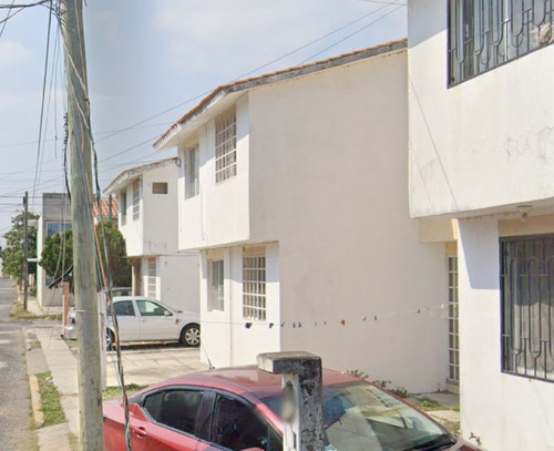 Sk01-casa En Remate Bancario En C. Emma Huidodro, Rica Ii, Ver. (65% Debajo De Su Valor Comercial)