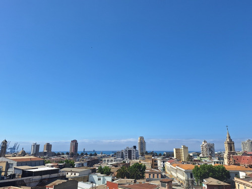 Casa Amoblada, Iluminada, A Pasos Del Plan De Valparaíso.