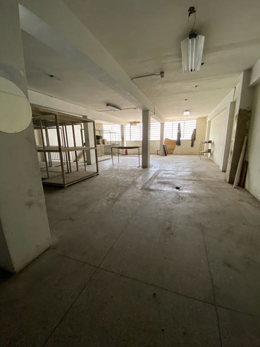 Imagen 10 de 15 de Alquilo Edificio 1.054m2 Catia 8383