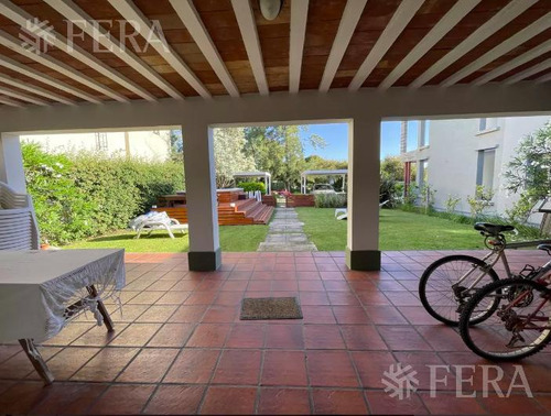 Venta Casa 4 Ambientes Con Fondo Libre Y Jacuzzi En Chascomús