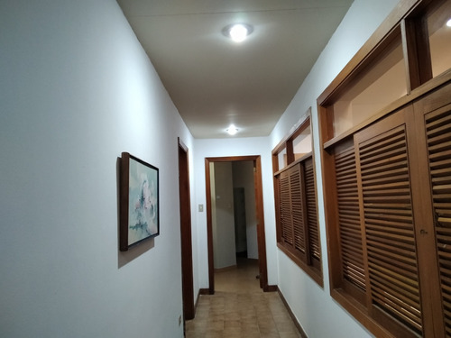 Mh Casa En Venta Ubicada Guaparo Piscina Calle Cerrada Con Vigilancia 670mts2