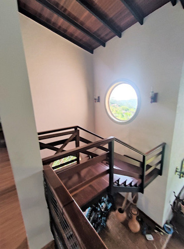 Imagen 9 de 22 de Sensacional Casa Con Amplios Jardines Y Vistas Espectaculares.