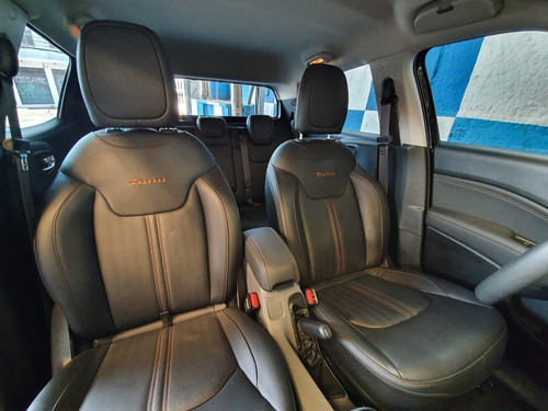 Fiat Toro 2.4 16v Multiair Flex Volcano At9