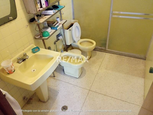 Imagen 9 de 18 de En Venta Amplia Casa En Los Nísperos. Para Actualizar. Urb. Cerrada. Cód.: 126706. 0414-4841043