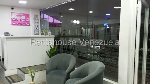 Maritza Lucena Vende Fondo De Comercio: Salón De Belleza Y Spa, Cuenta Con 2 Lava Cabezas, 5 Puestos Auxiliares De Trabajo Con Silla, Espejo, Carro Auxiliar Para Estilista, Silla Hidráulica, Espejo.