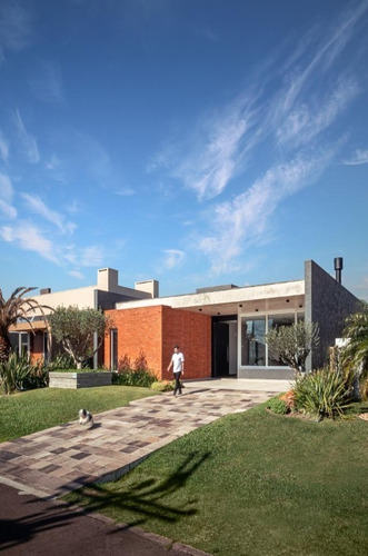 Imagem 2 de 13 de Casa À Venda Em Xangri-lá - Ca01382 - 69445840