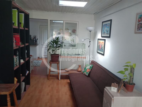 Casa En Venta De 2 Dorm. En Cerro Navia