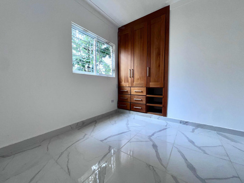 Hermoso Apartamento En Renta, Segundo Nivel