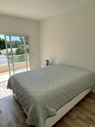 Oportunidad, Casa Con 3 Dormitorios Y Piscina En Punta Del Este