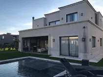 Comprar Espectacular Casa En Venta Con Muebles En Ayres Plaza - Mallmann Propiedades