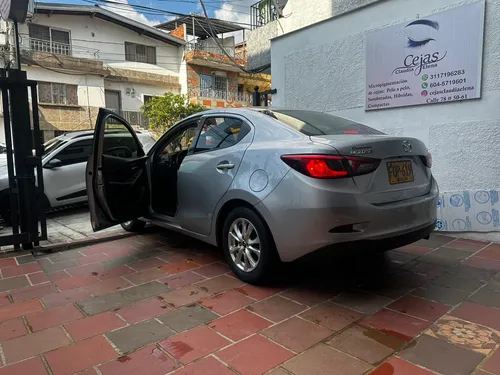 Mazda 2 Hatchback Mecánico