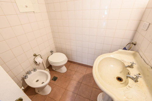 Casa De 3 Dormitorios En Venta Con Pileta Y Quincho Fisherton