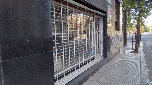 Local Zona Uade. A Metros De Av 9 De Julio Y Mexico.