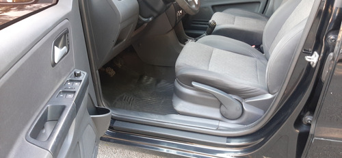 Volkswagen Suran 1.6 Highline 101cv