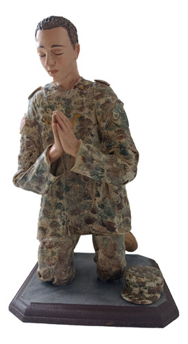 Figura Pequeña Militar Orando 20 Cm De Altura - Honor 
