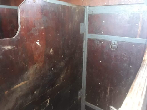 Imagem 6 de 8 de Bau Para Cavalos Animais Carga Viva