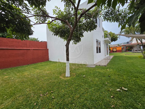 Casa En Venta En Anenecuilco De Dos Niveles