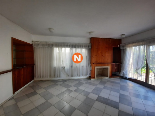 Casa En Venta, Mansa, Punta Del Este, 4 Dormitorios.- Ref: 210001