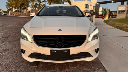 Mercedes-Benz Clase CLA 1.6 180 Cgi Mt