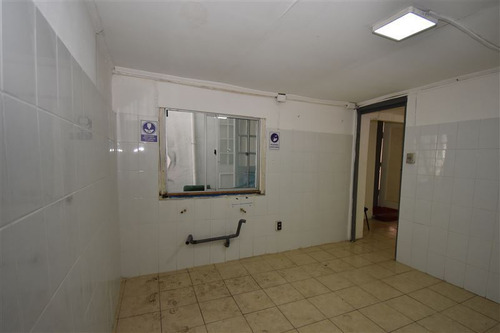 Imagen 10 de 13 de Local Comercial En Venta En Santiago