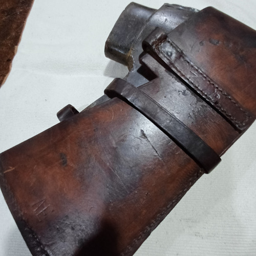Antigua Acha Alemana De Rezagos Militares Con Funda Cuero. (Usado)