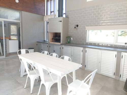 Casa En Venta - 3 Dormitorios 2 Baños - 625mts2 - Pinamar