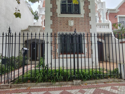 Casa De Estilo Banfield Residencial Acevedo 1200
