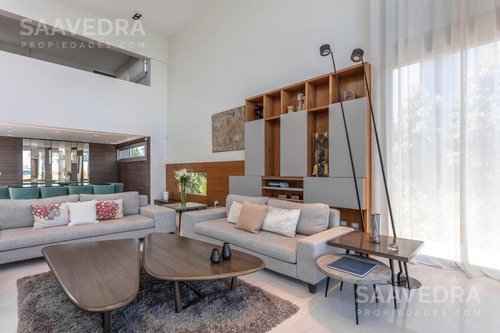 Imponente Casa Al Lago Central En El Barrio Golf Nordelta