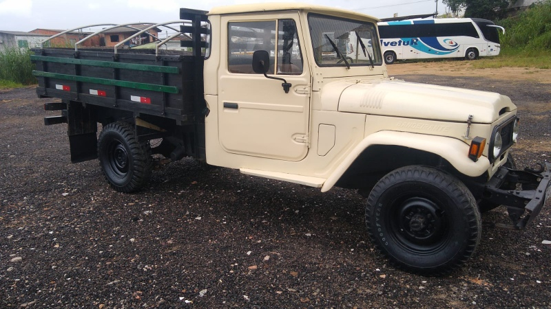 Toyota Bandeirante Carroceria