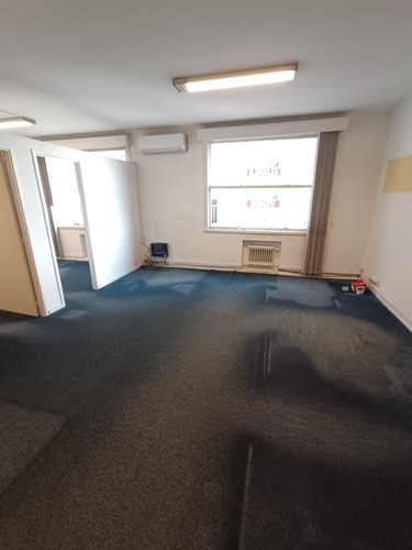 Zabala Y Piedras Oficina 65m2 Con Kitchenette Y Baño.