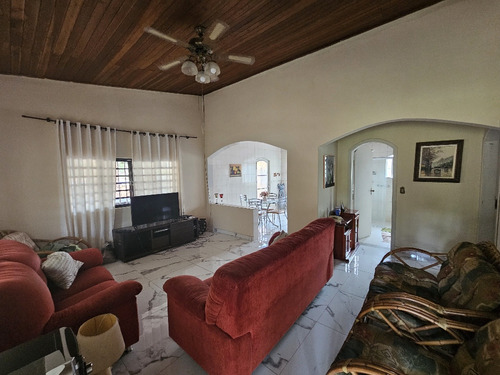Belíssima Chácara Formada Com 2.400m2