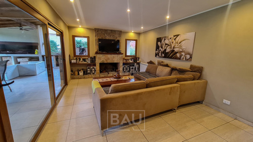 Casa En Venta Ubicado En El Casco De Alvarez, Francisco Álvarez, Moreno