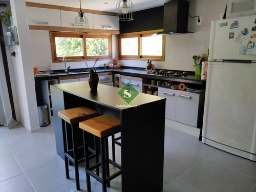 Venta Y Alquiler De Casa En Pinares, 4 Dormitrorios, 3 Baños, Piscina, Buen Lugar.- Ref: 168100