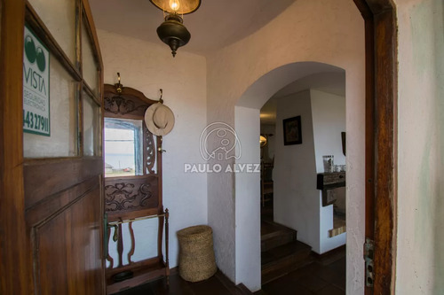 Casa En Alquiler Temporal En Piriapolis, Frente Al Mar. Con 3 Dormitorios, Dos Baños. Parrillero Cubierto. Ideal Para Disfrutar En Familia.