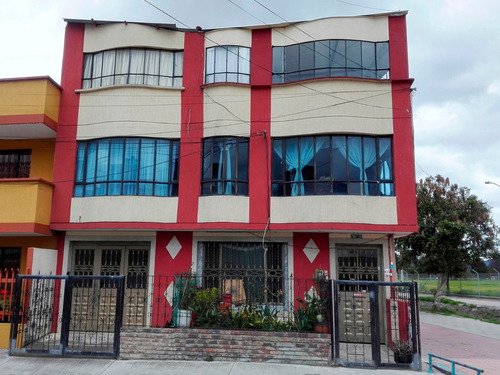 Imagen 2 de 13 de Casa Esquinera 8x29 Mts 3 Pisos Excelente Ubicación