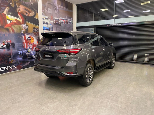 Toyota Hilux SW4 diamond
