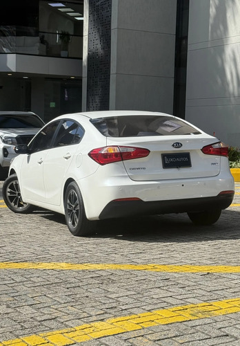Kia CERATO PRO 1.6l Mecánico