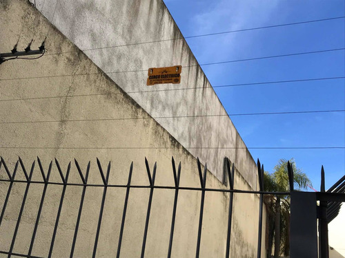 Cocheras En Avenida Italia Y Dessalines ,alquilo $3.000