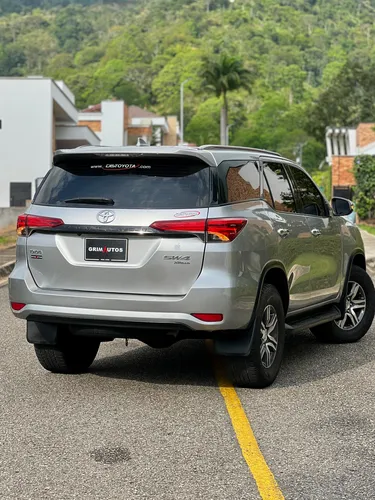 Toyota Fortuner SW4 XROAD 4x4 2.8l