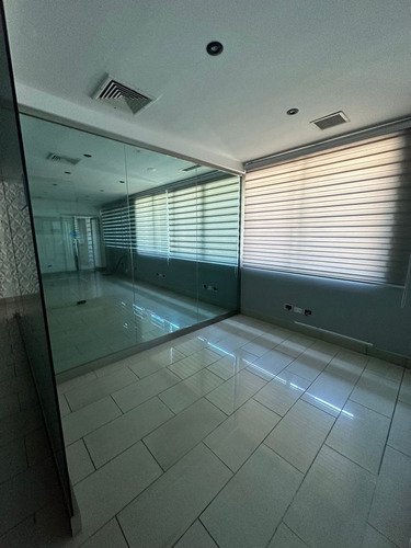 Edificio Oficinas Alquiler Piantini, Santo Domingo