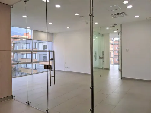 Oficina En Arriendo En El Chico. Cod A1002205