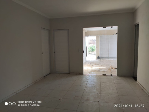 Imagem 10 de 15 de Casa Ampla Na Cidade De Crateús-ce (esquina) Com 136m2 De Área Construida E Com Estrutura Pronta Para Ampliacão