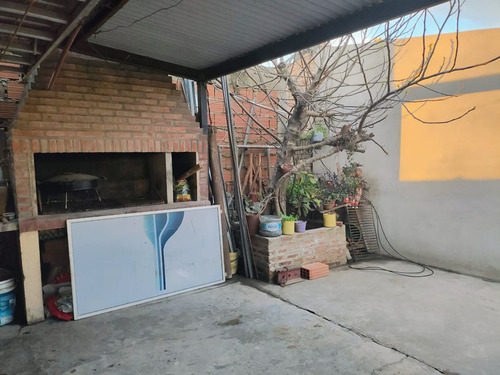 Venta Casa 5 Amb Tristán Suarez Parrilla/cochera.