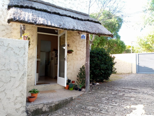 Imagen 25 de 27 de Cabaña Para 4 Con Costa Sobre El Lago, Pileta Climatizada, Quincho!!