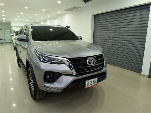 Toyota Fortuner Dubai Vx Año 2022