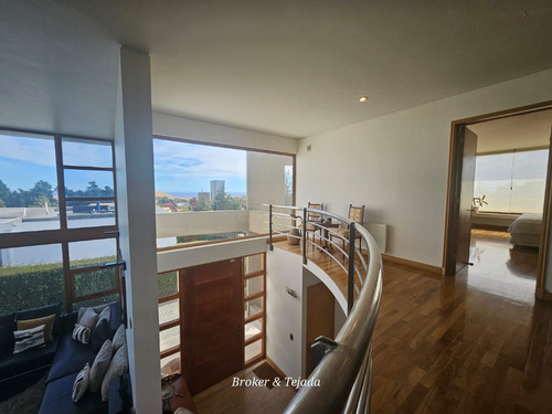 Tejada 5dormt+2estar+5baños+piscina+moderna.