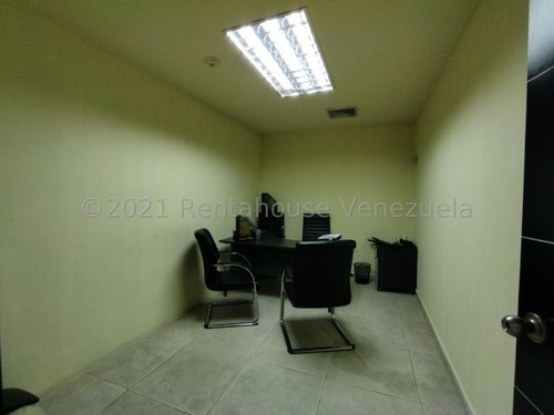 Imagen 2 de 21 de Leida Falcon Rentahouse Vende Galpon En Zona Industrial Valencia 22-11092 Lf
