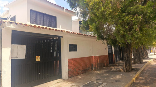 Se Vende Bella Casa En Santa Mónica Mls 25-19956