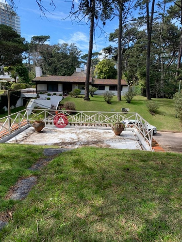 Casa En Parada 17 Playa Mansa, Punta Del Este- Ref: 6715