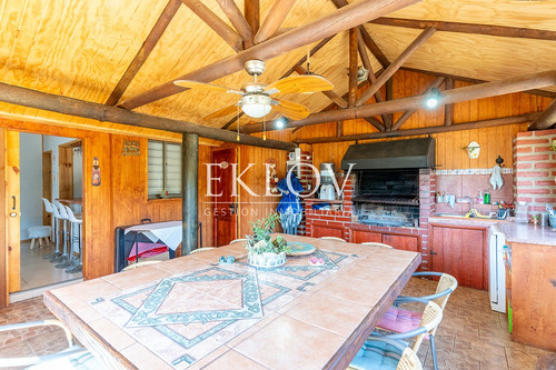 Casa Con Quincho Y Cabaña En Mantagua, 2.528m² De Terreno
